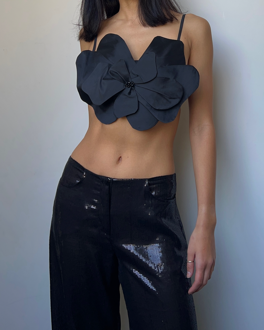 BLACK 3D FLOWER TOP YLD DESIGN